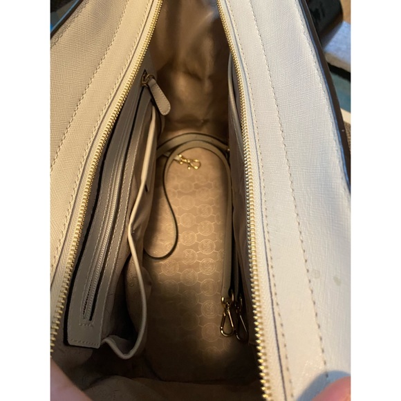 ❌ SOLD ❌ Michael Kors Studded Leather Satchel - Picture 8 of 13